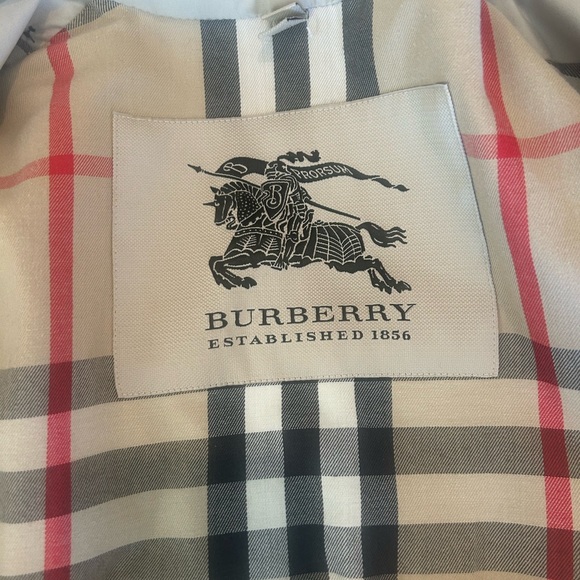 Burberry Trench - Picture 8 of 9